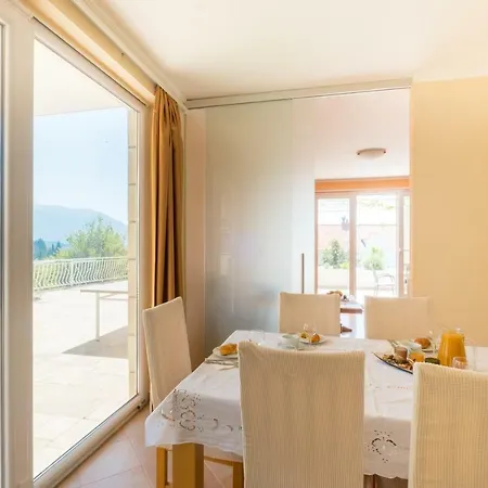 Adria 2 Apartment *