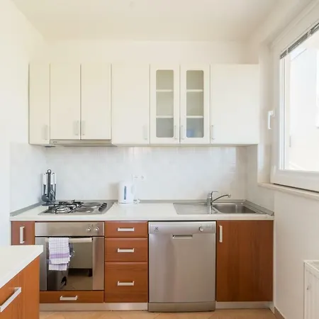 Adria 2 Apartment *