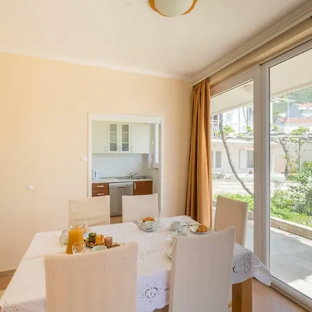 Adria 2 Apartment *
